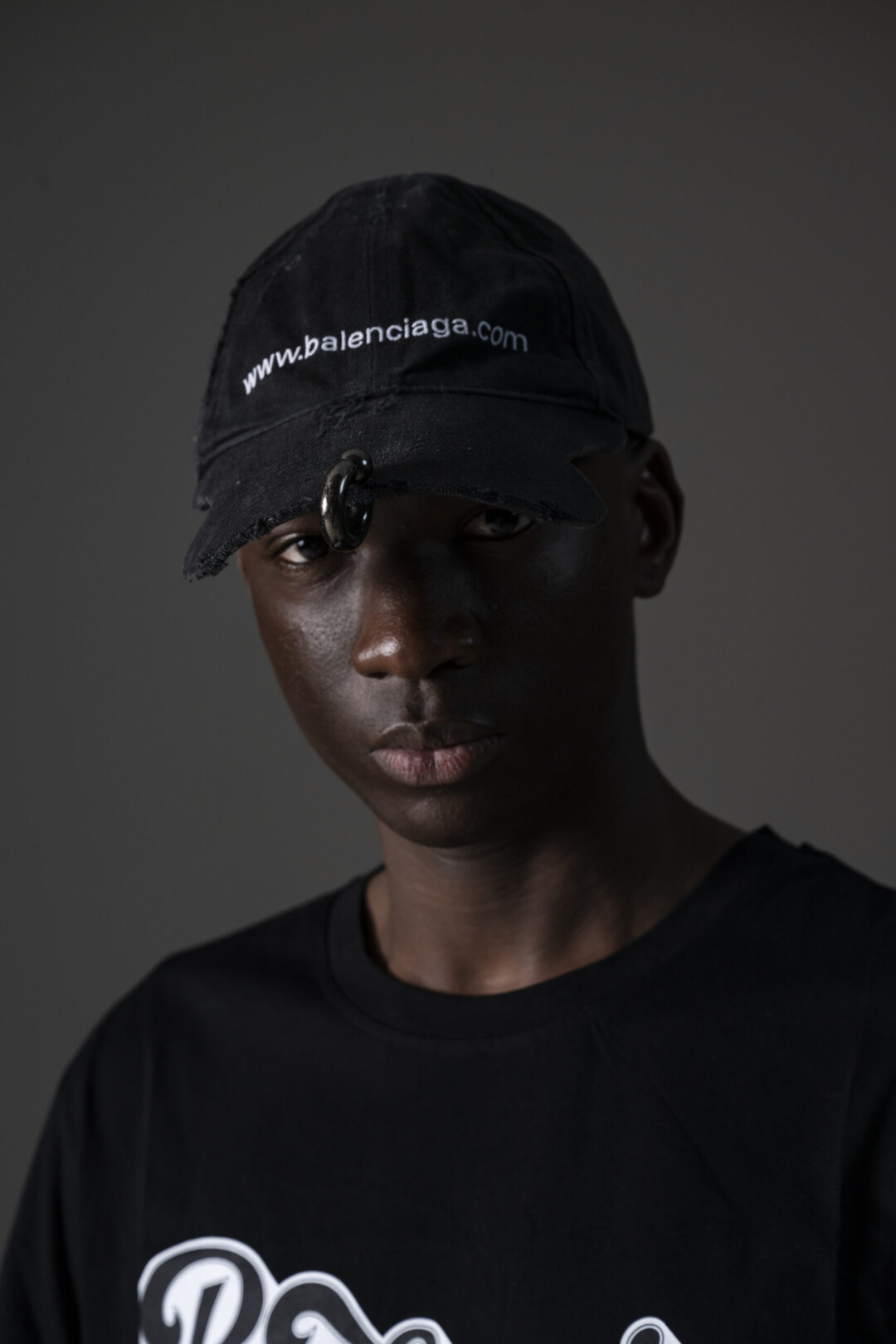 Balenciaga Cappello Con Piercing Nero Delavè