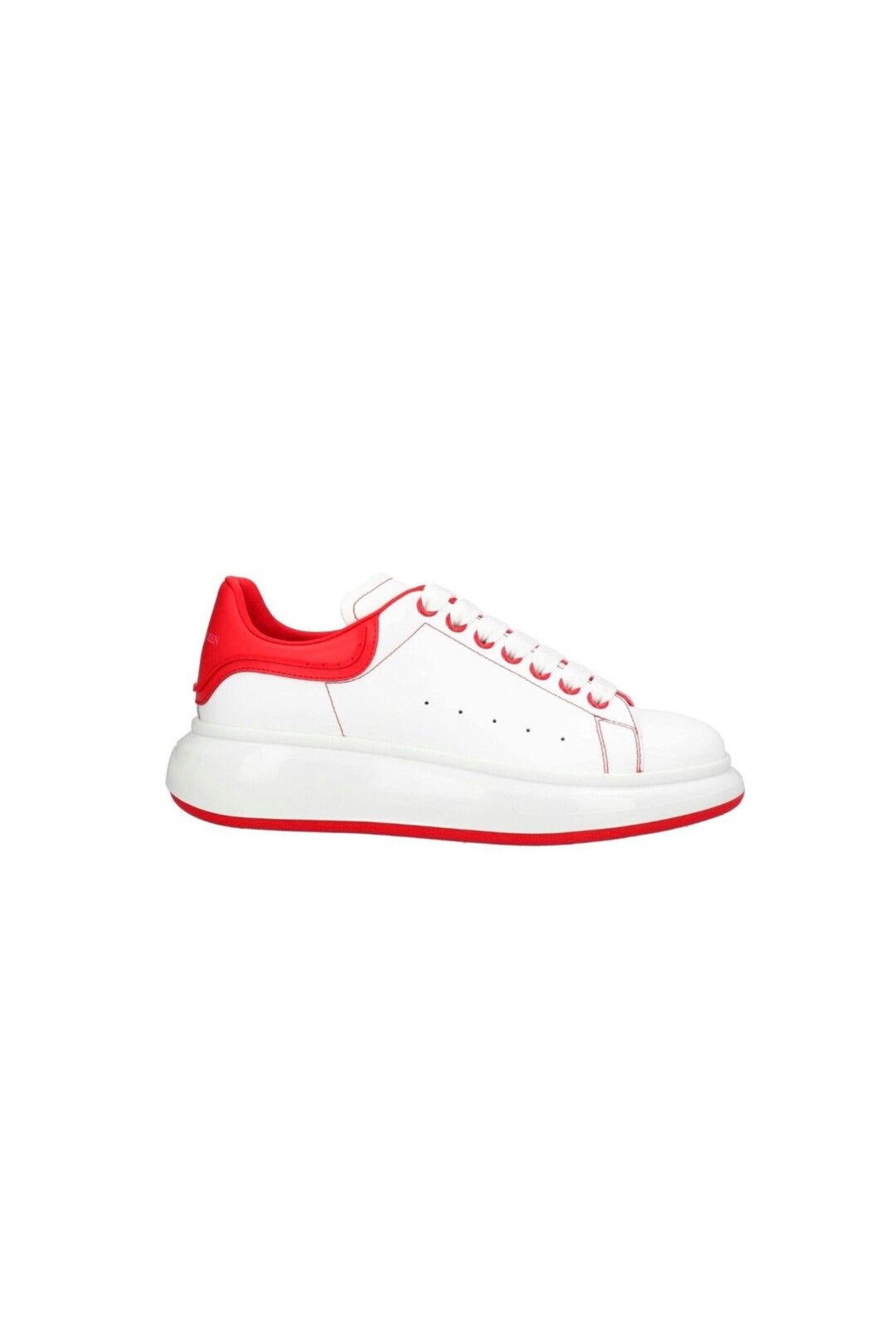 Alexander Mcqueen Sneakers Ovesize in Pelle lacci rossi vista laterale
